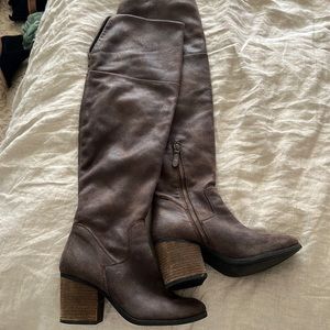 HINGE BOOTS
